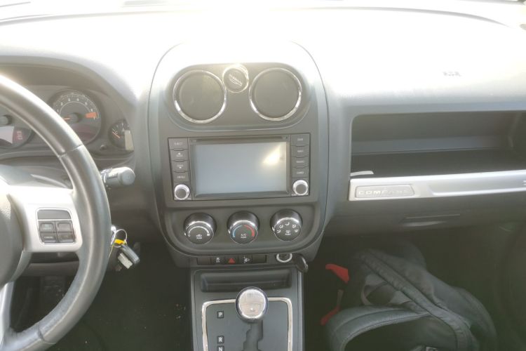 Jeep 指南者(进口) 2014款 改款 2.0L 两驱进取版局部细节16