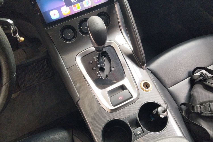 标致3008 2016款 2.0L 自动标准版中控内饰18