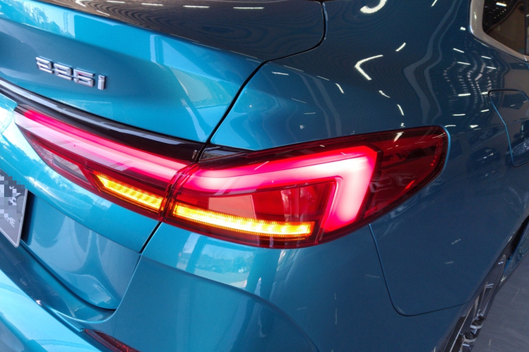 宝马2系(进口) 2023款 225i 四门轿跑车 M运动套装车身外观9