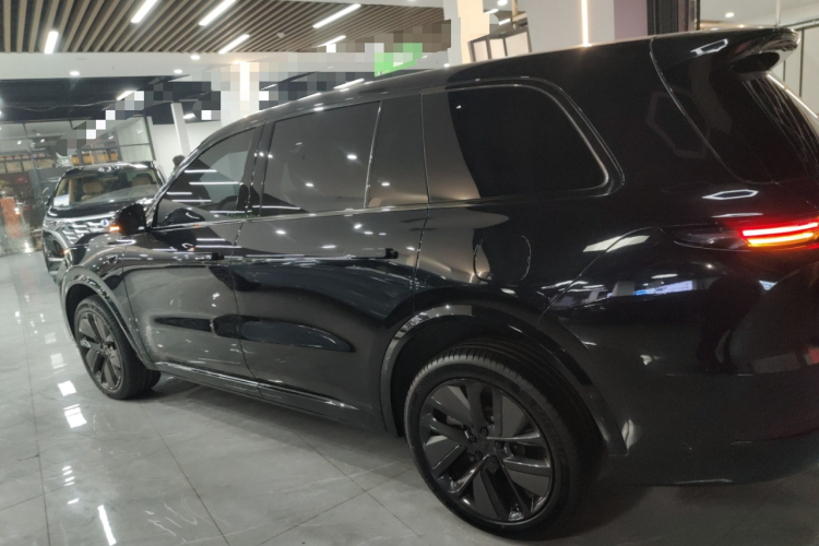 理想汽车 理想L9 2024款 Ultra车身外观4