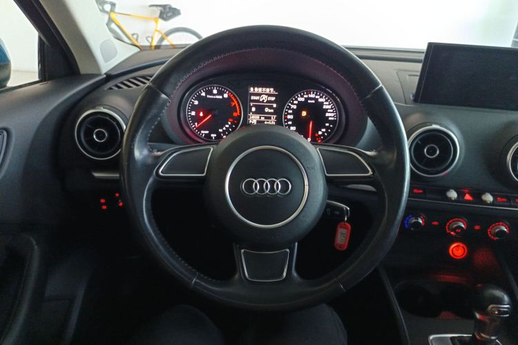 奥迪A3 2016款 Sportback 35 TFSI 进取型中控内饰13