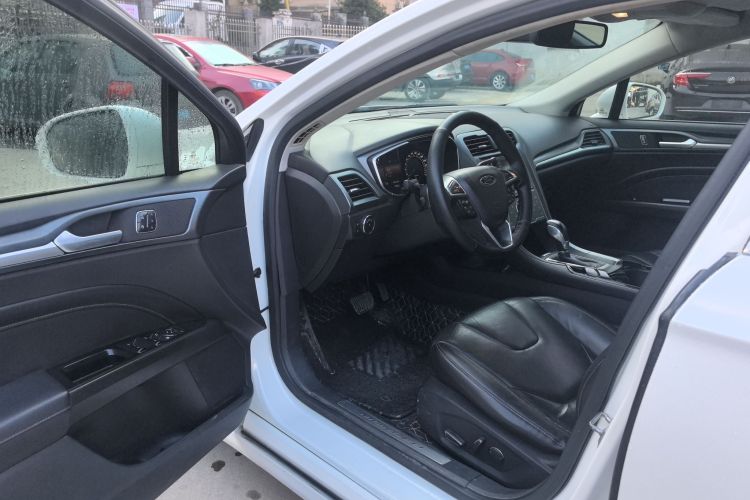 福特 蒙迪欧 2013款 2.0L GTDi240豪华运动型中控内饰20