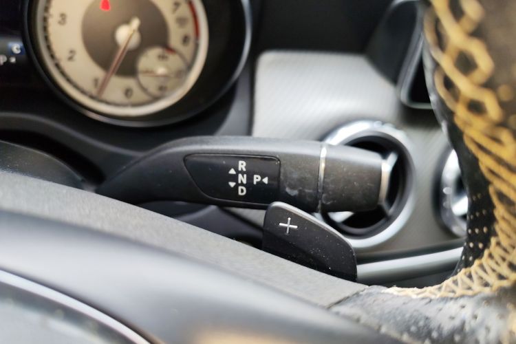 奔驰GLA 2016款 GLA 200 时尚型局部细节18