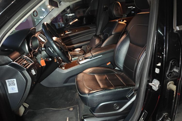 奔驰M级 2014款 ML 350 CDI 4MATIC局部细节19