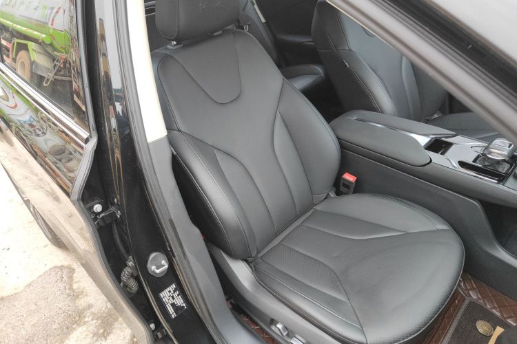 红旗E-QM5 2022款 431km 充电乐享版局部细节41