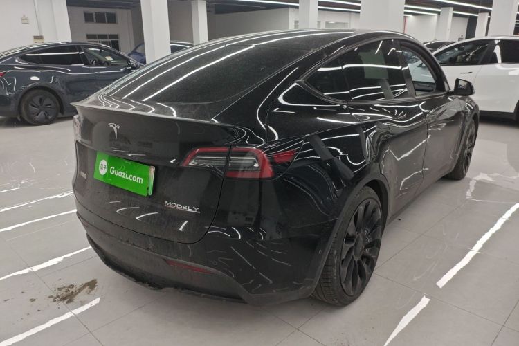 特斯拉 Model Y 2022款 Performance高性能全轮驱动版车身外观7