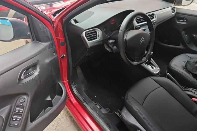 雪铁龙 爱丽舍 2014款 1.6L 自动时尚型中控内饰7003