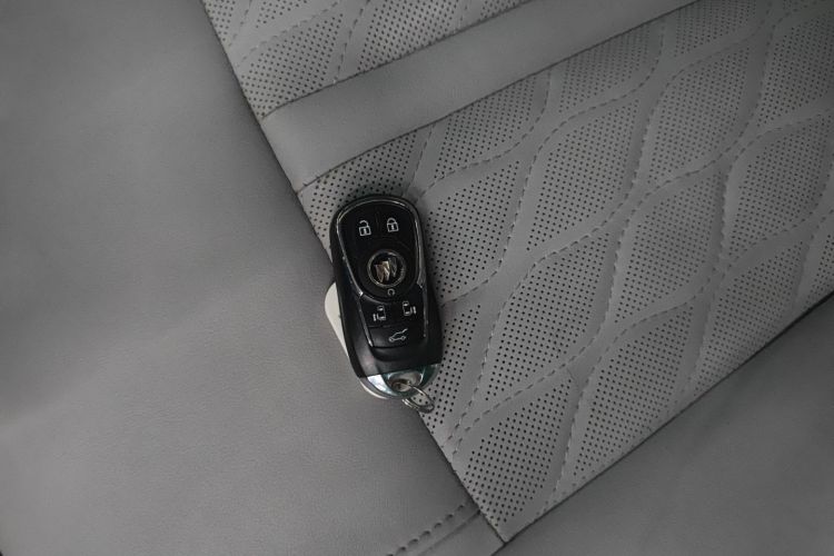 别克GL8 2022款 改款 Avenir艾维亚 六座贤礼版中控内饰11