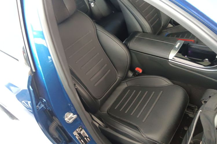 奔驰C级 2022款 C 200 L 运动版局部细节41