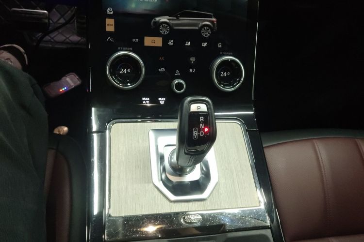 路虎 揽胜极光 2022款 极光L 249PS R-Dynamic 豪华版中控内饰18