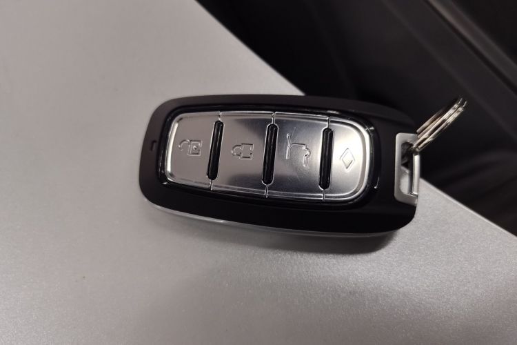 丰田 卡罗拉锐放 2023款 双擎 2.0L 先锋版中控内饰11