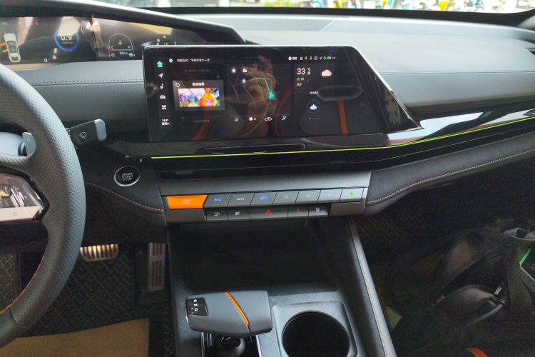 长安UNI-V 2024款 1.5T 尊贵运动型局部细节16