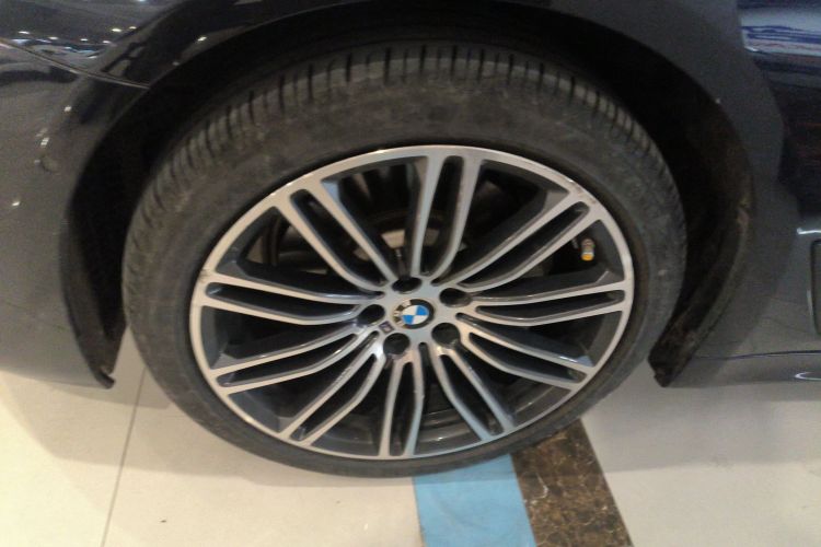 宝马5系 2018款 改款 530Li xDrive M运动套装车身外观6007