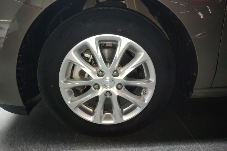 别克GL6 2019款 18T 6座精英型 国VI车身外观6003