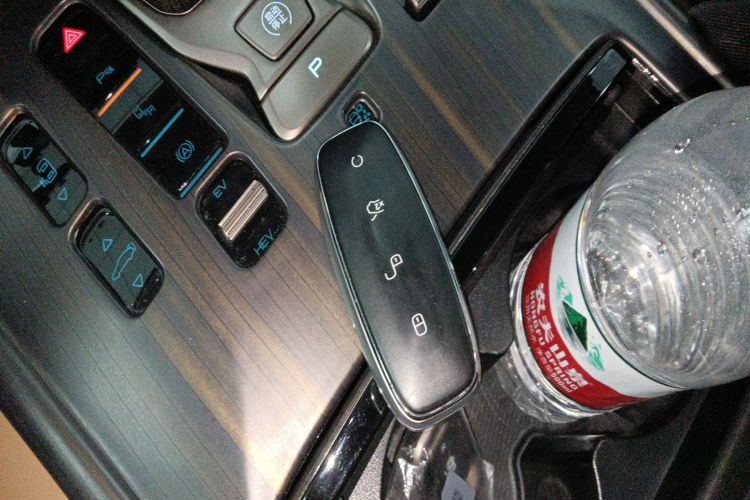 腾势D9 2022款 DM-i 970 四驱尊荣型中控内饰11