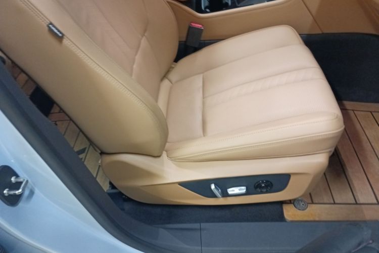 理想汽车 理想ONE 2020款 增程6座版局部细节41