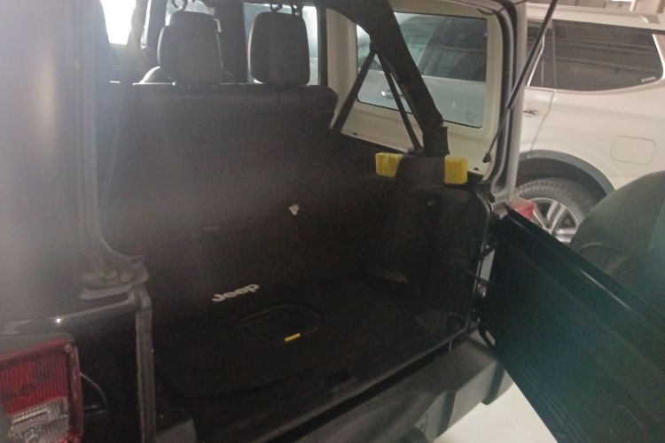 Jeep 牧马人 2015款 3.0L Sahara 四门舒享版局部细节23