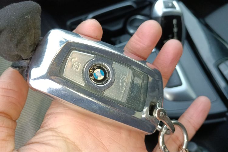 宝马3系 2017款 318i 时尚型中控内饰11