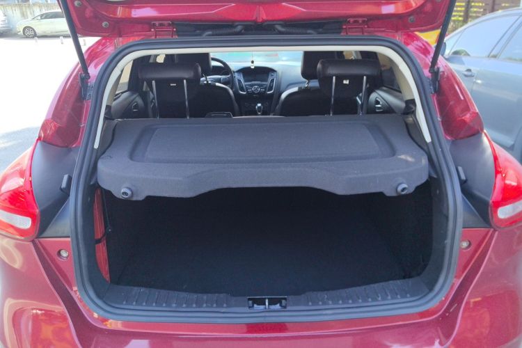 福特 福克斯 2018款 两厢经典 1.6L 自动风尚型智行版机舱底盘23