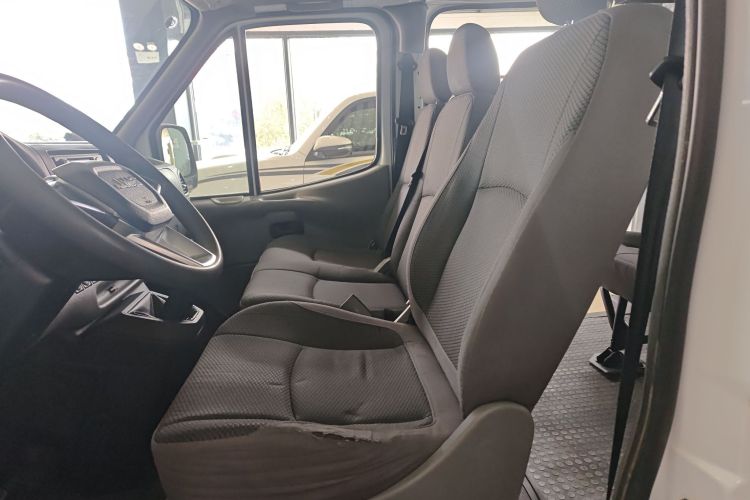 江铃 特顺 2019款 2.8T商运型短轴中顶6座国VI JX493中控内饰19