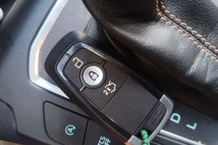 福特 福克斯 2022款 两厢 EcoBoost 180 自动竞速版中控内饰11