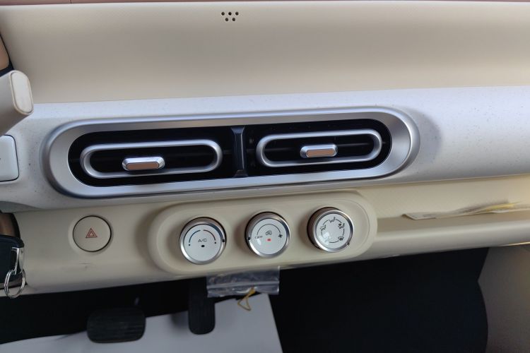 五菱汽车 宏光MINIEV 2024款 第三代 215km 青春版中控内饰16