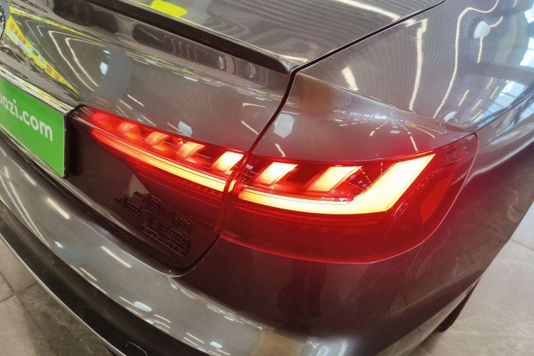 奥迪A4L 2020款 45 TFSI quattro 臻选动感型车身外观9