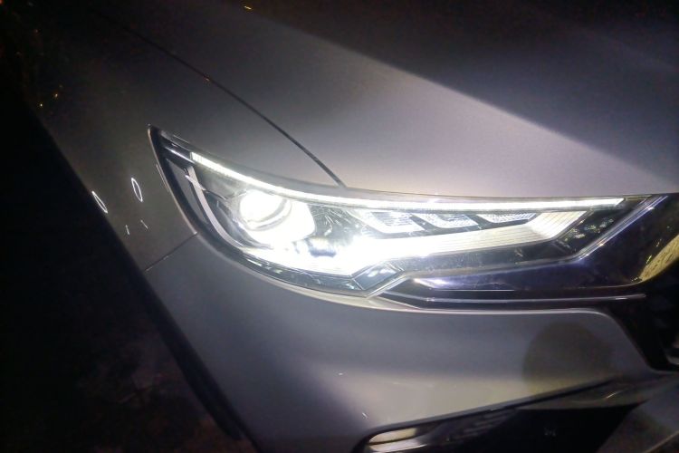 红旗HS5 2019款 2.0T 智联旗享版车身外观8