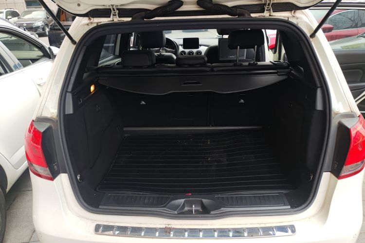 奔驰B级 2019款 B 200 动感型机舱底盘23