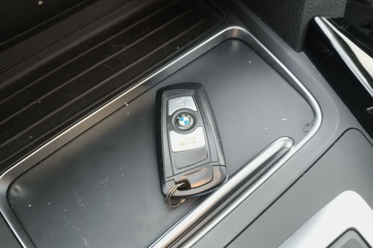 宝马3系 2019款 320Li 时尚型中控内饰11