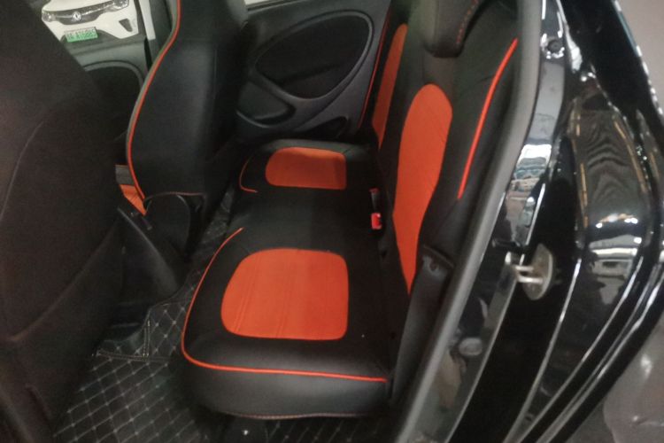 smart forfour 2018款 0.9T 66千瓦先锋版中控内饰21