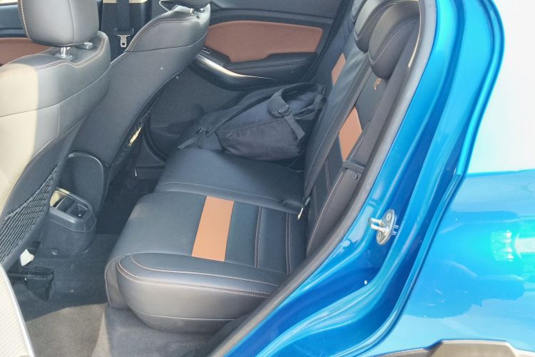 比亚迪 元 2016款 1.5L 手动豪华型中控内饰21