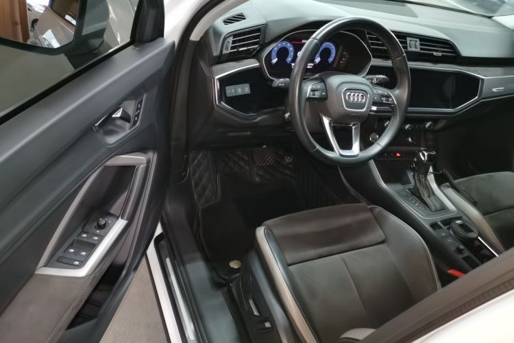奥迪Q3 2019款 35 TFSI 进取动感型中控内饰7003