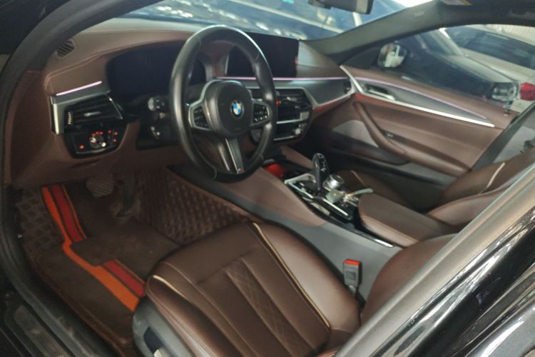 宝马5系 2022款 530Li 领先型 M运动套装中控内饰7003