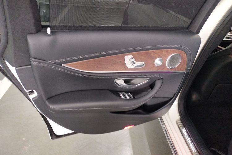 奔驰E级 2020款 E 300 L 豪华型中控内饰7008