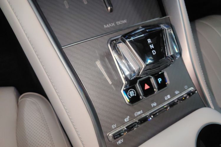 腾势Z9GT 2024款 1100四驱Max版中控内饰18