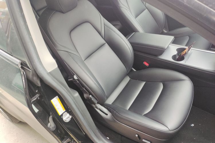 特斯拉 Model Y 2022款 长续航全轮驱动版局部细节41