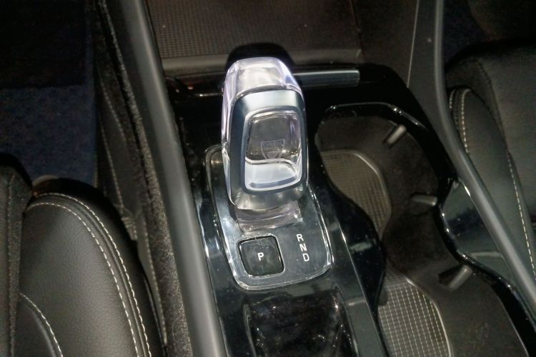 沃尔沃XC40 2023款 B4 四驱智远豪华版中控内饰18