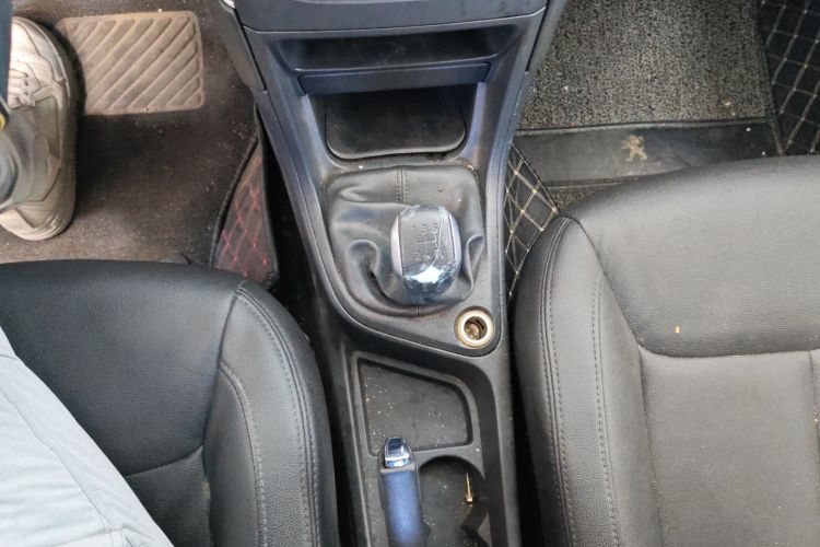 标致308 2013款 1.6L 手动优尚型中控内饰18