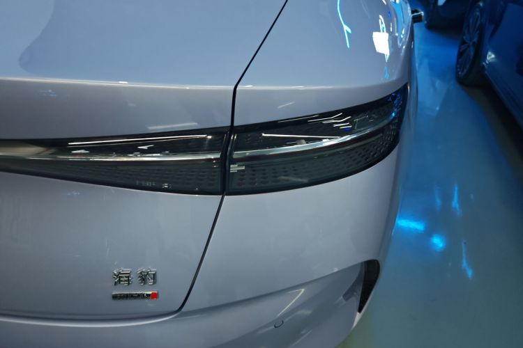 比亚迪 海豹 2025款 650智驾版车身外观9