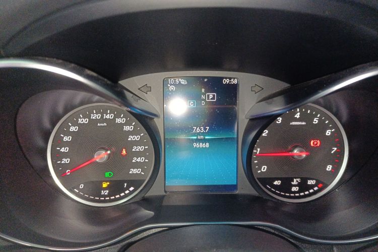 奔驰C级 2019款 C 180 L 时尚型运动版中控内饰14