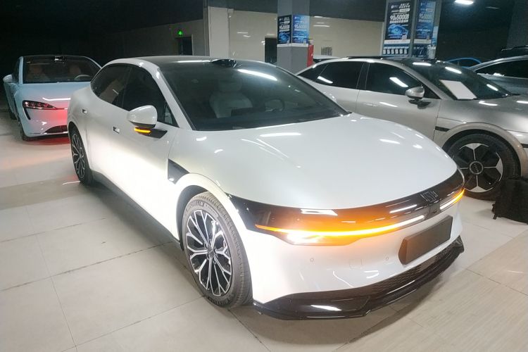 极氪007 2025款 长续航后驱智驾版 100kWh车身外观3