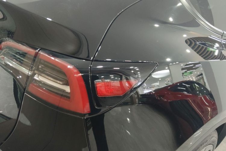 特斯拉 Model Y 2023款 后轮驱动版车身外观9