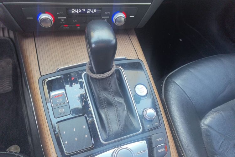 奥迪A6L 2018款 30周年年型 30 FSI 风尚型中控内饰18