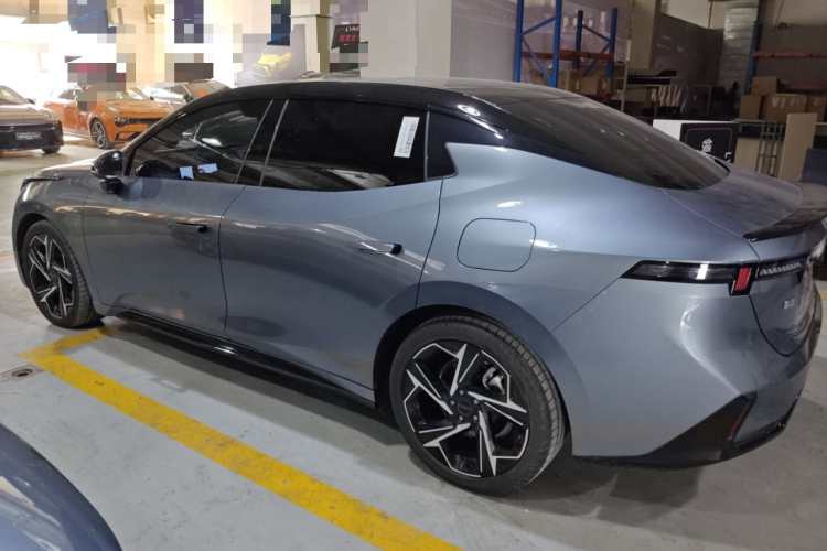 领克07 2024款 EM-P 126长续航 Ultra车身外观4