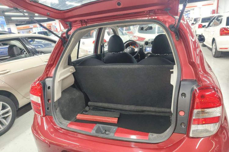 日产 玛驰 2010款 1.5L 自动易炫版机舱底盘23