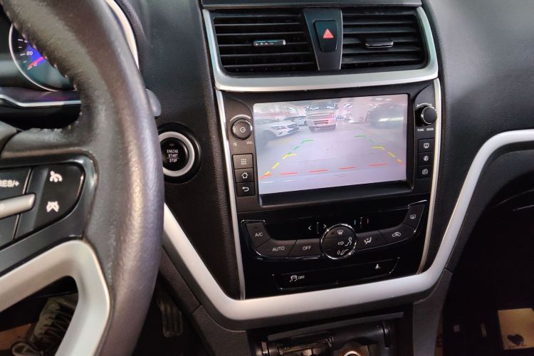 吉利汽车 帝豪 2016款 三厢 1.5L CVT向上版中控内饰16