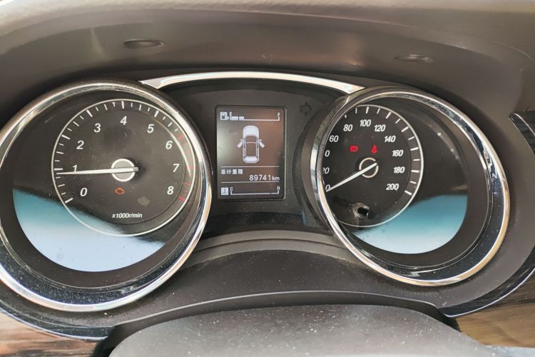 宝骏730 2016款 1.5L 手动豪华型 7座局部细节14