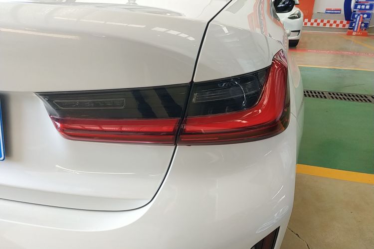 宝马3系 2023款 325i M运动套装车身外观6006