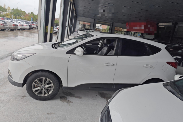 北京现代ix35 2015款 2.0L 自动两驱舒适型 国V车身外观4